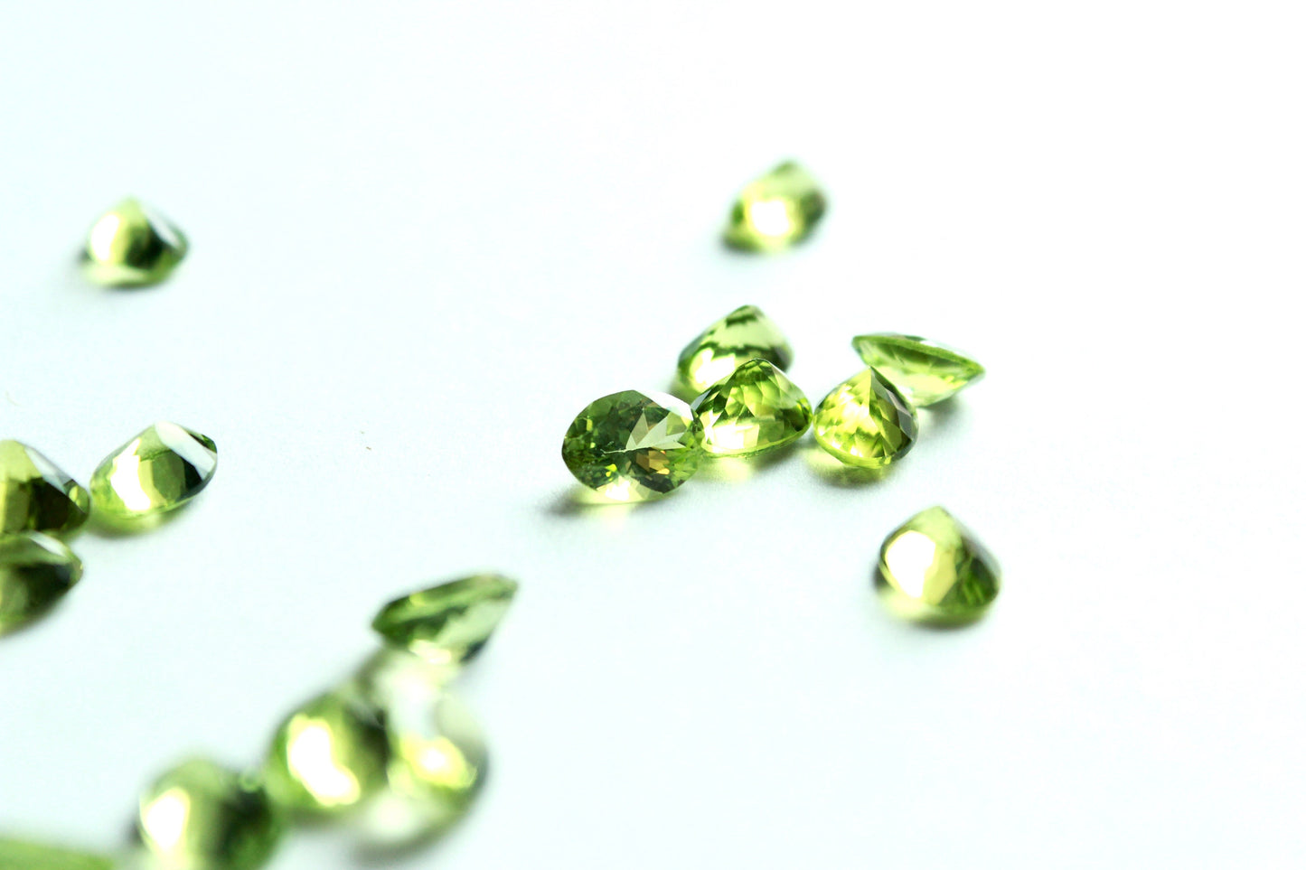 1 AA Peridot, 8x6mm Oval, Pointed Back, Faceted, Vintage
