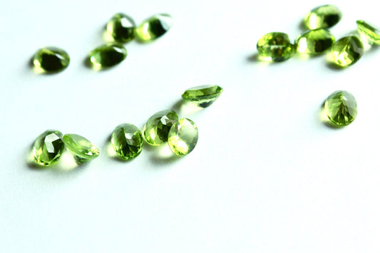 1 AA Peridot, 8x6mm Oval, Pointed Back, Faceted, Vintage